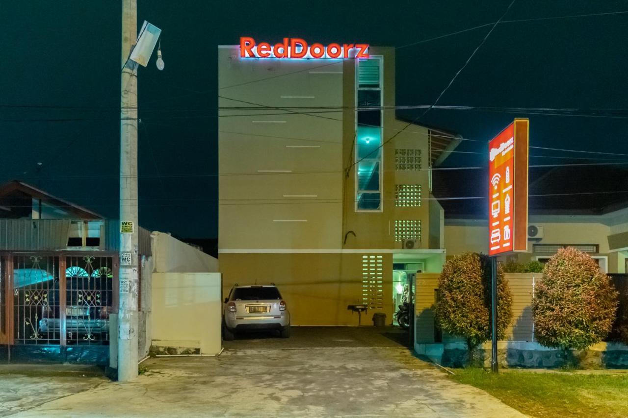 Reddoorz At Joyce Guest House Medan Exterior photo